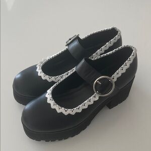 Delia’s platform Mary Jane’s size 10‎